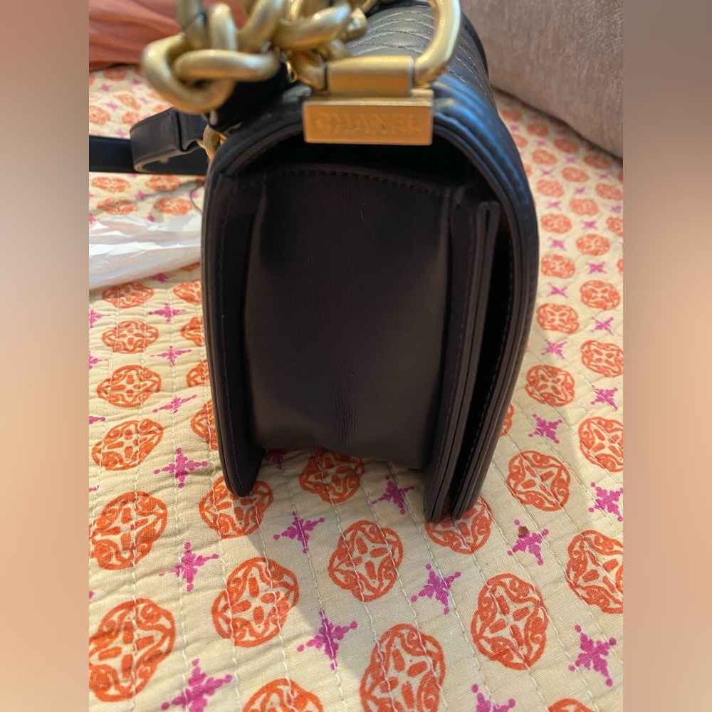 Chanel Classic Quilted Boy Bag Small Grey - Picture 4 of 14